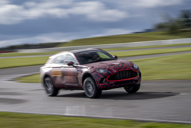 Aston Martin DBX mod restyling