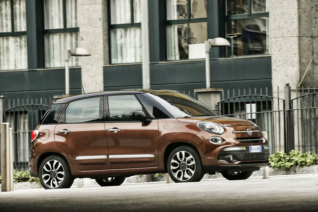 Fiat 500L Cross hd 2017 Fiat 500L Cross modern photo