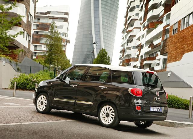 Fiat 500L Wagon minivan 2017 Fiat 500L Wagon modern photo