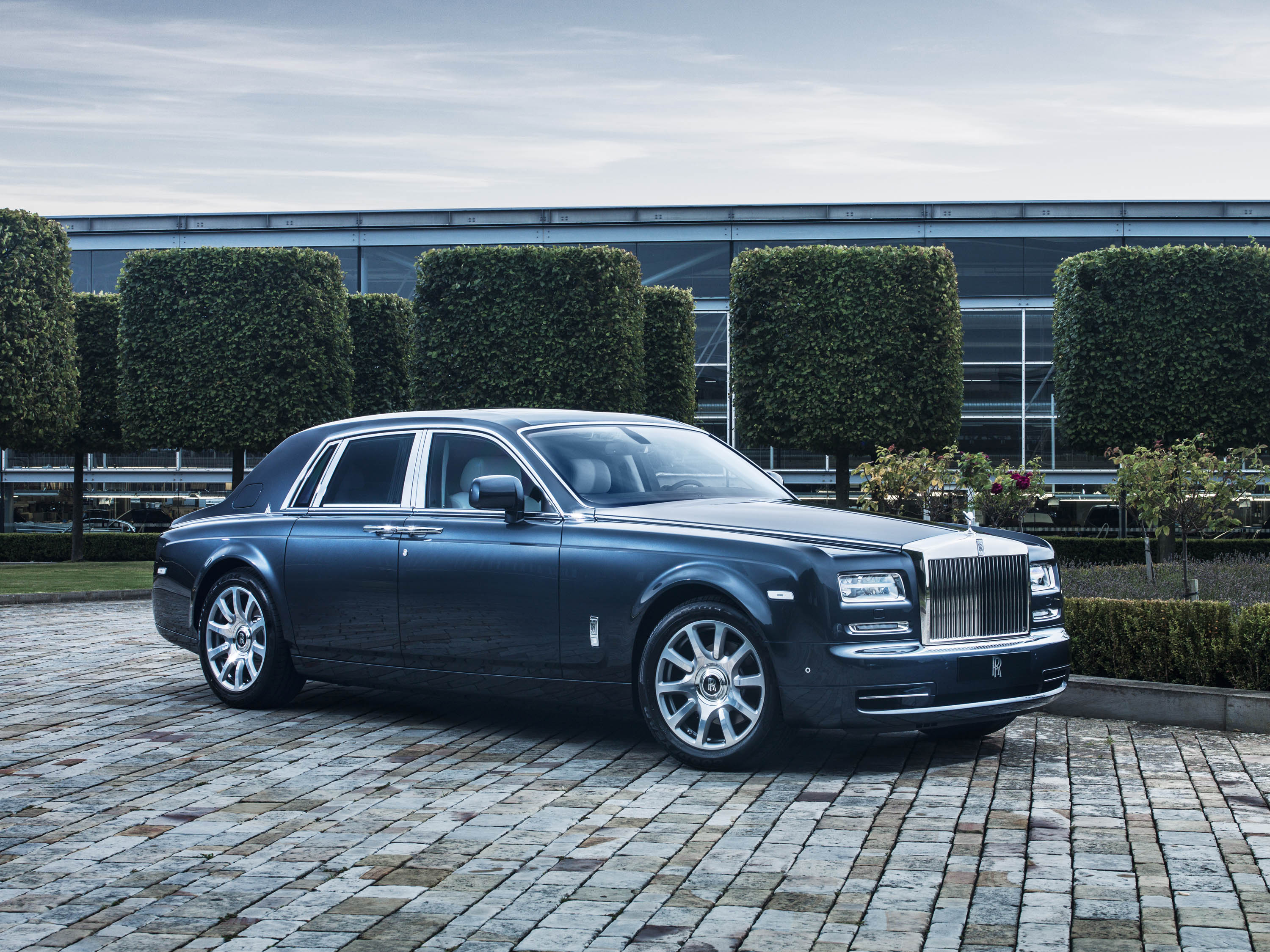 Rolls-Royce Wraith modern photo