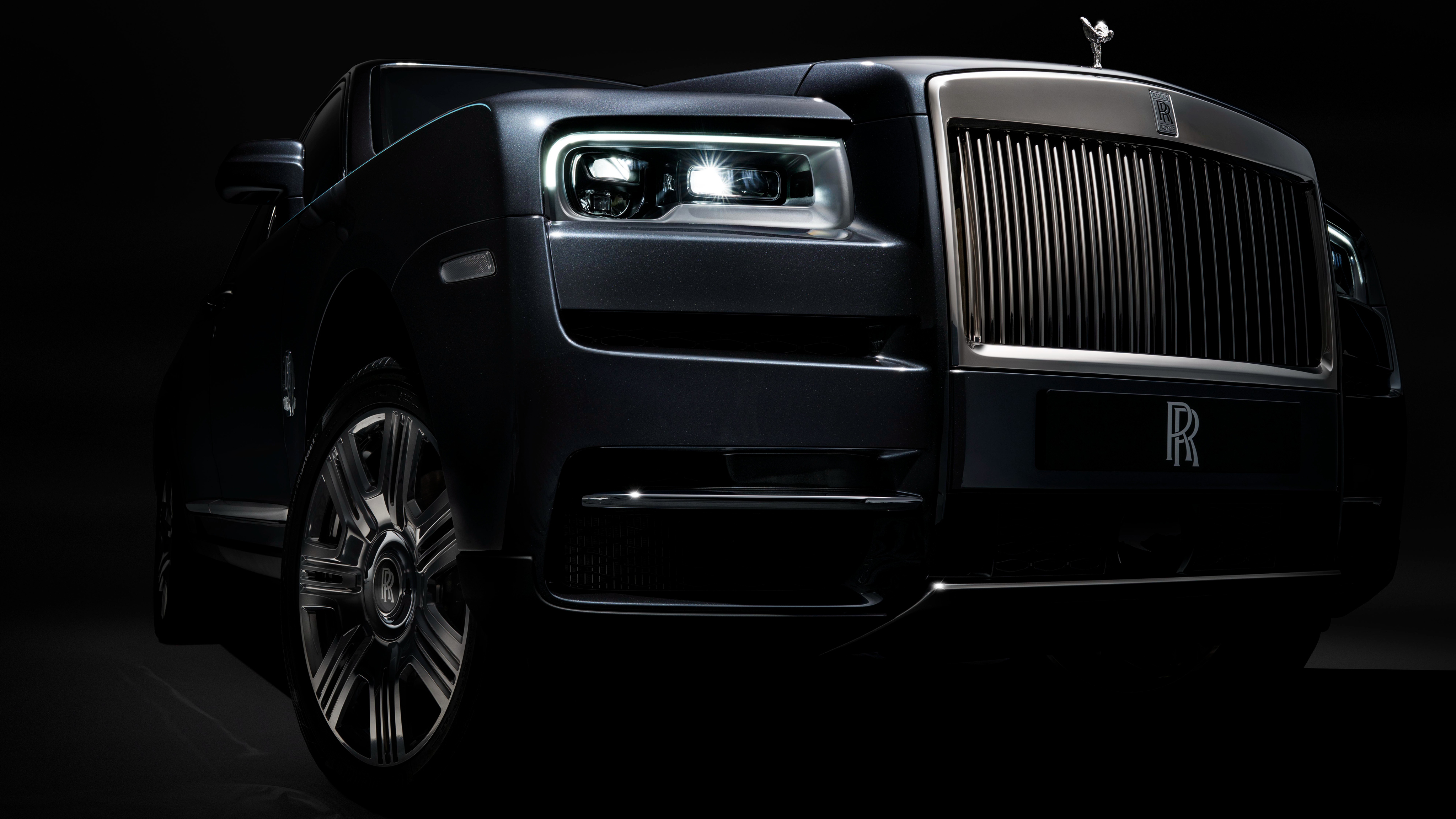 Rolls-Royce Cullinan interior specifications