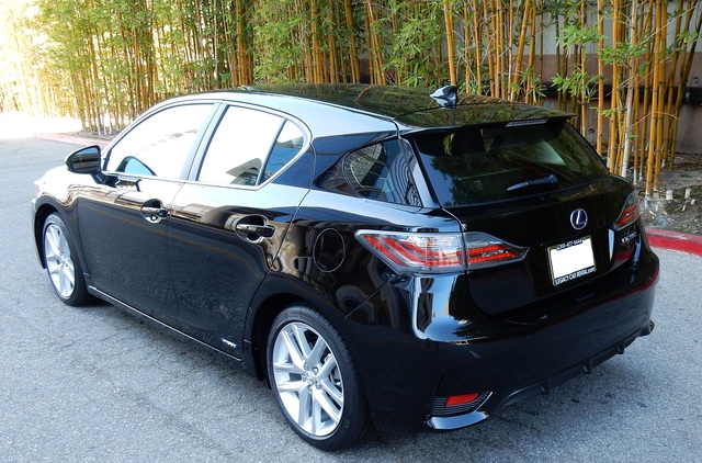 Lexus CT 200h accessories model