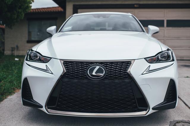 Lexus IS 200t modern big