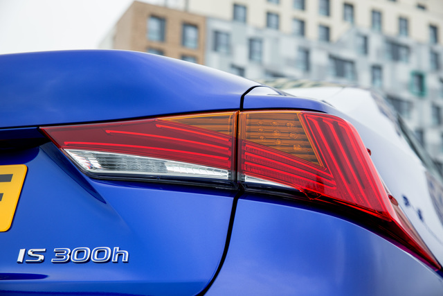 Lexus IS 300h 4k 2017 Lexus IS 300h modern specifications