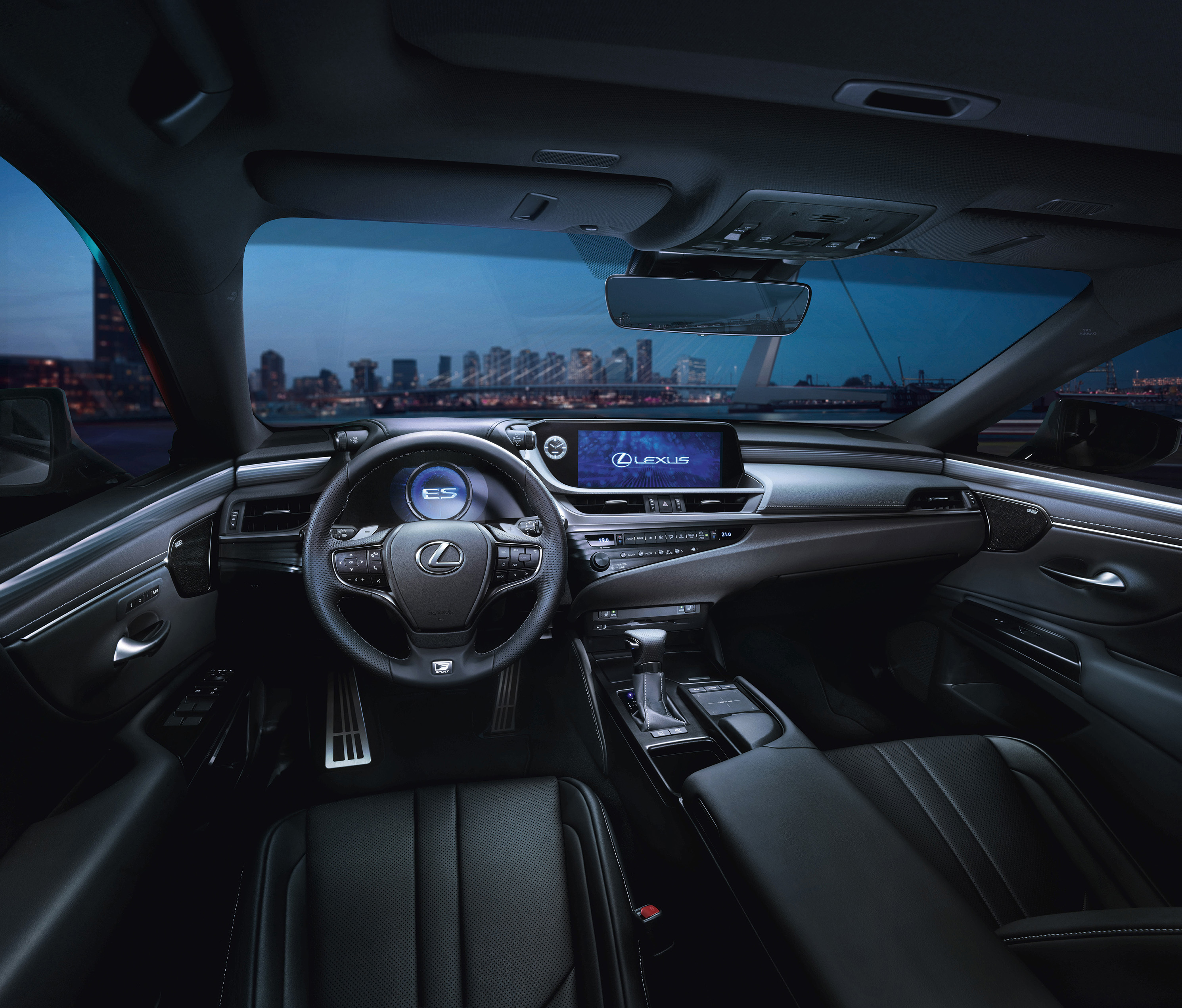 Lexus ES 300h sedan specifications