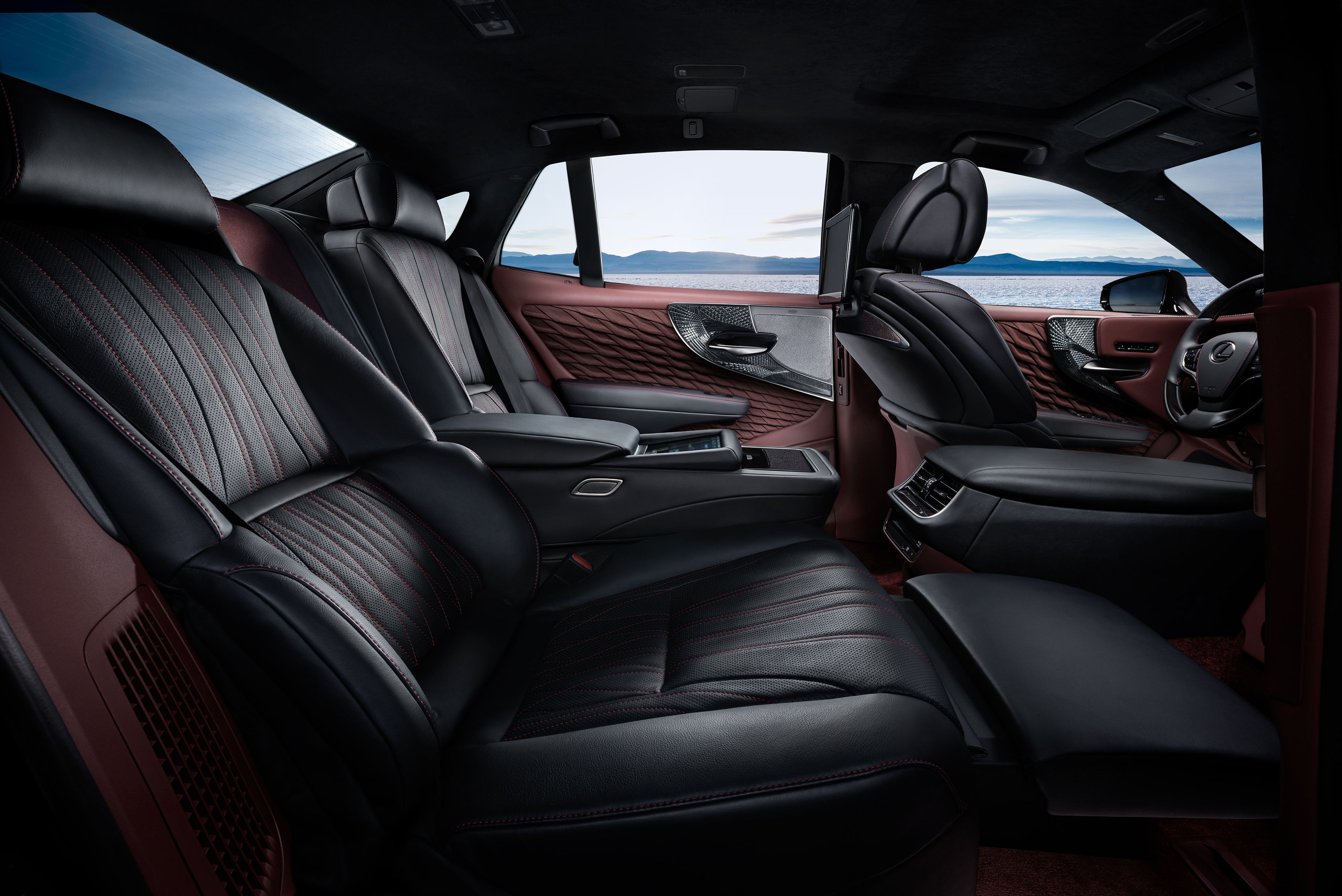 Lexus LS 500h sedan specifications