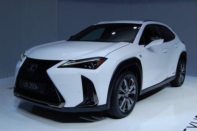 Lexus UX 200 auto show