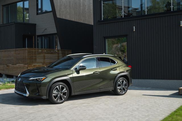 Lexus UX 200 4k specifications
