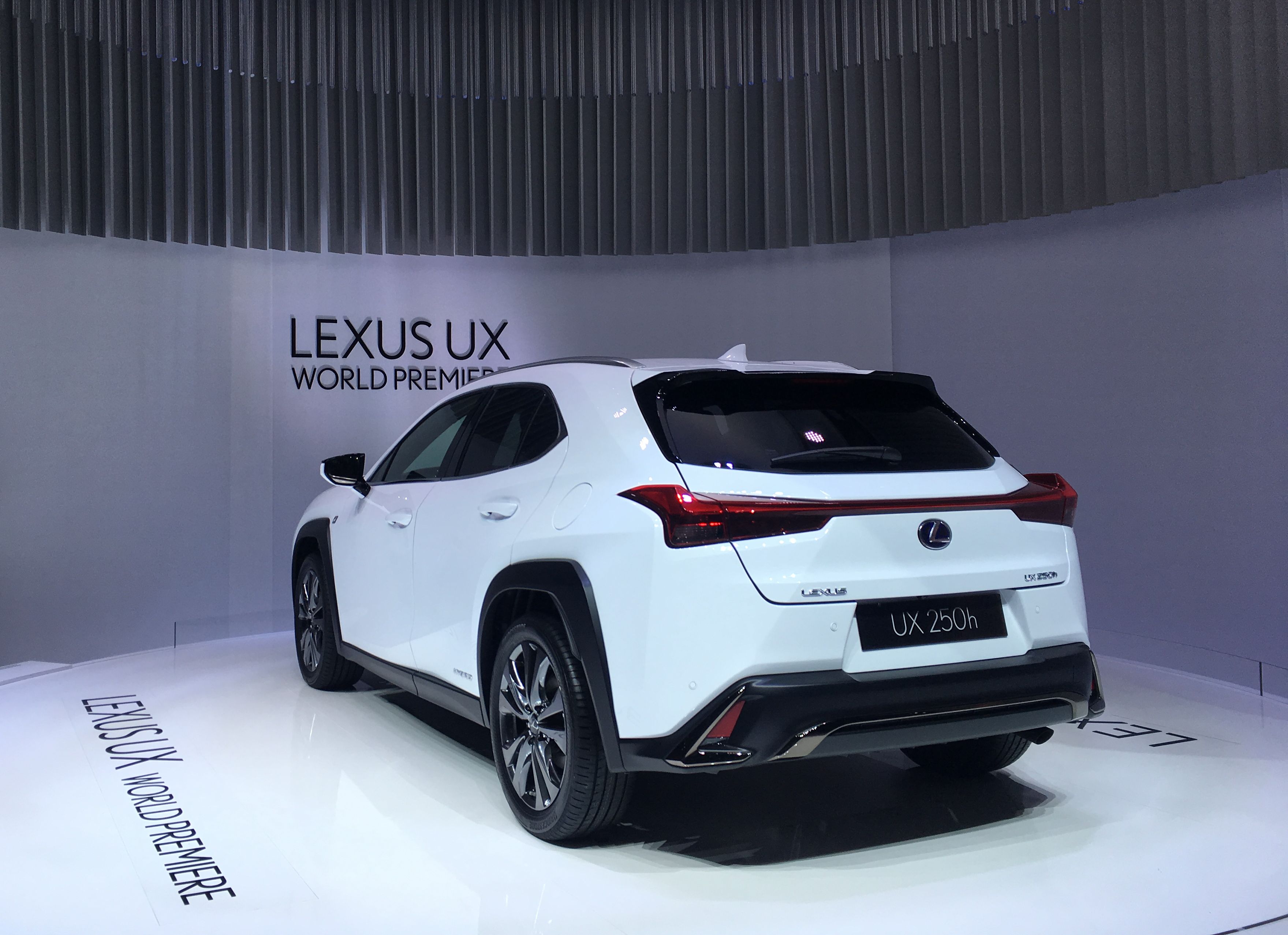 Lexus UX 200 reviews 2018