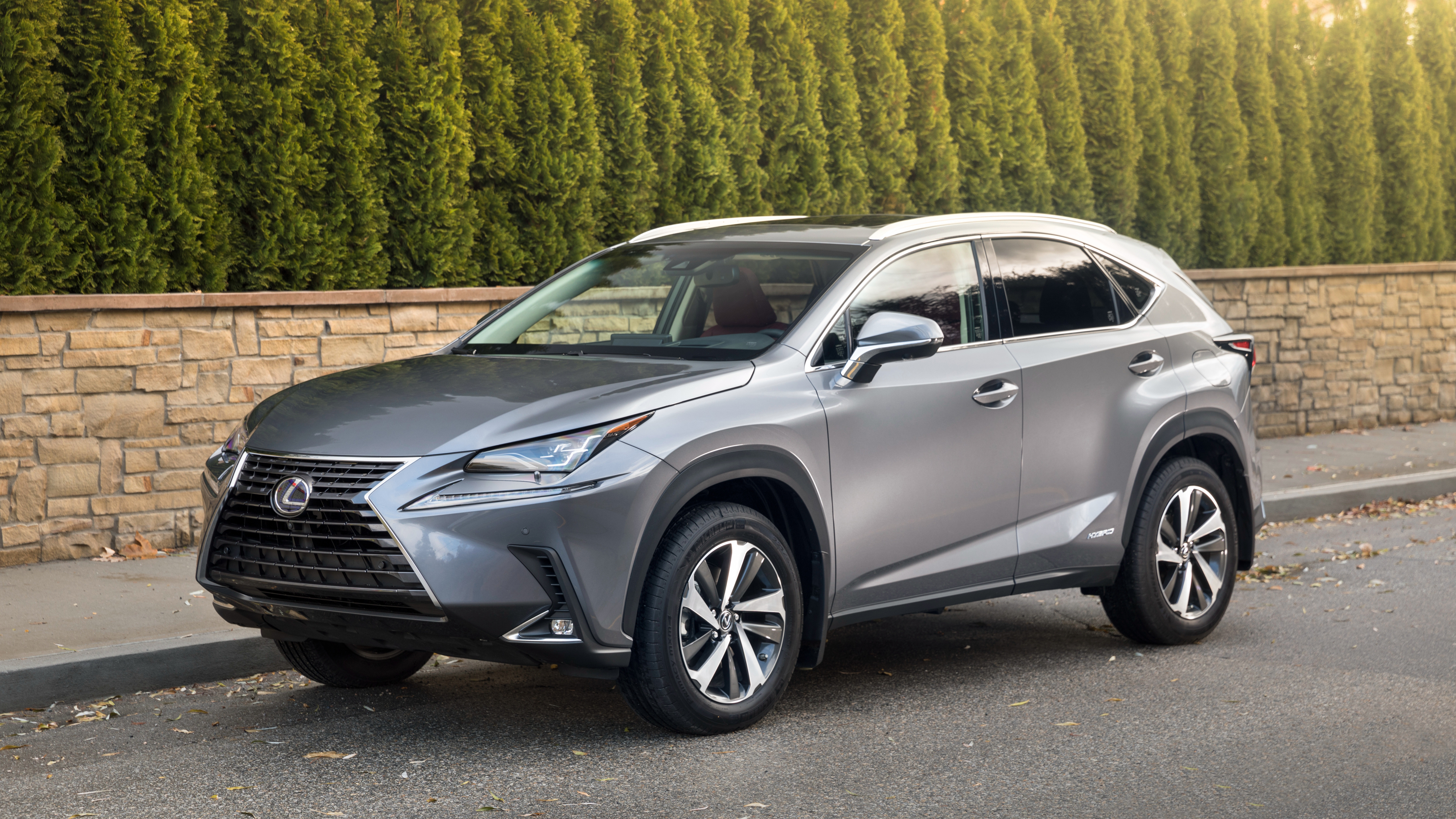 Lexus NX 200/300 reviews specifications