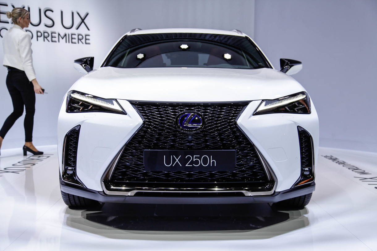 Lexus UX 250h Photos and Specs. Photo Lexus UX 250h accessories