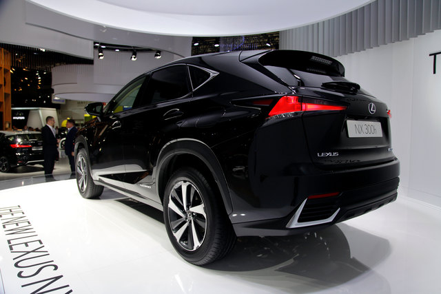 Lexus NX 300h exterior 2017