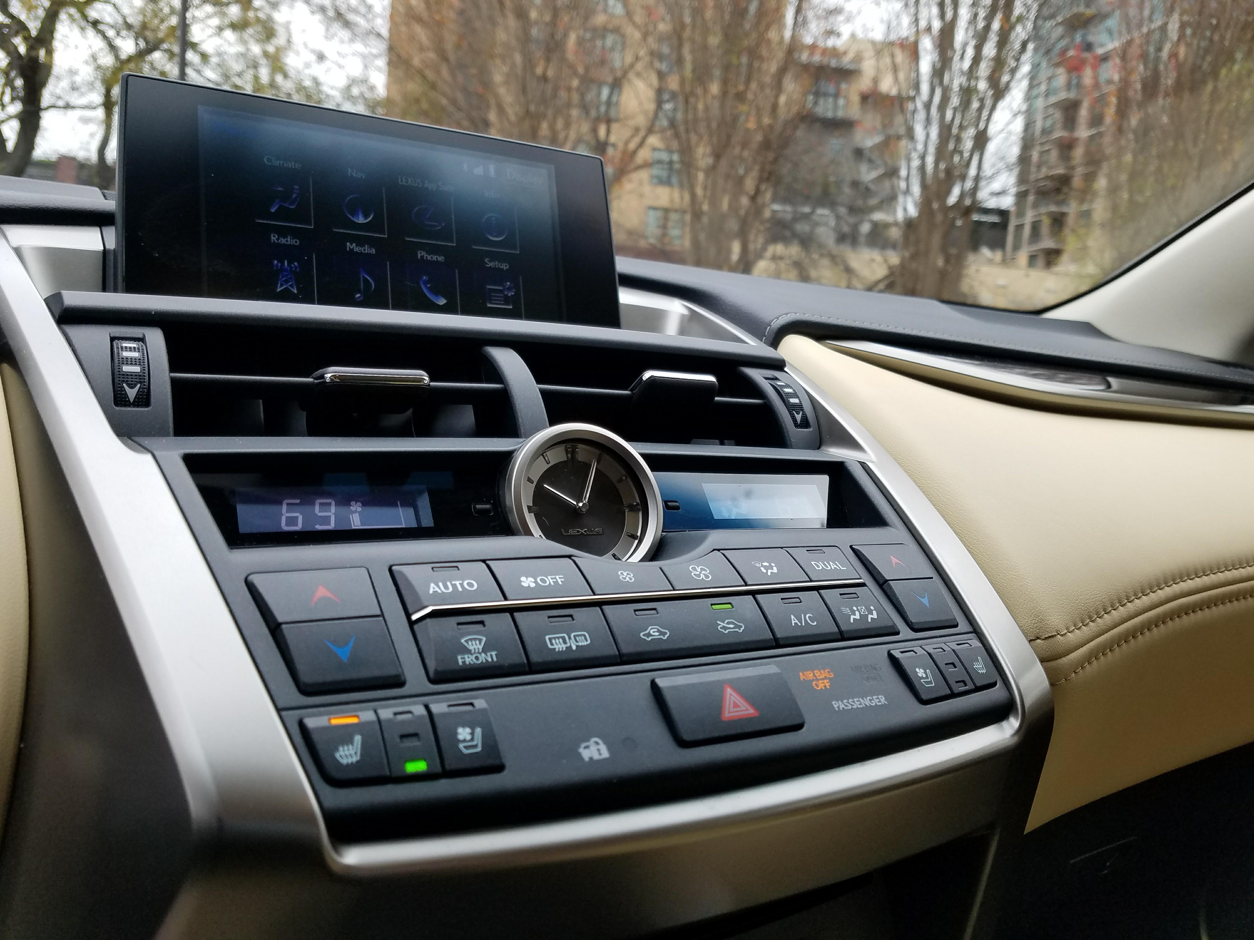 Lexus NX 300h reviews restyling