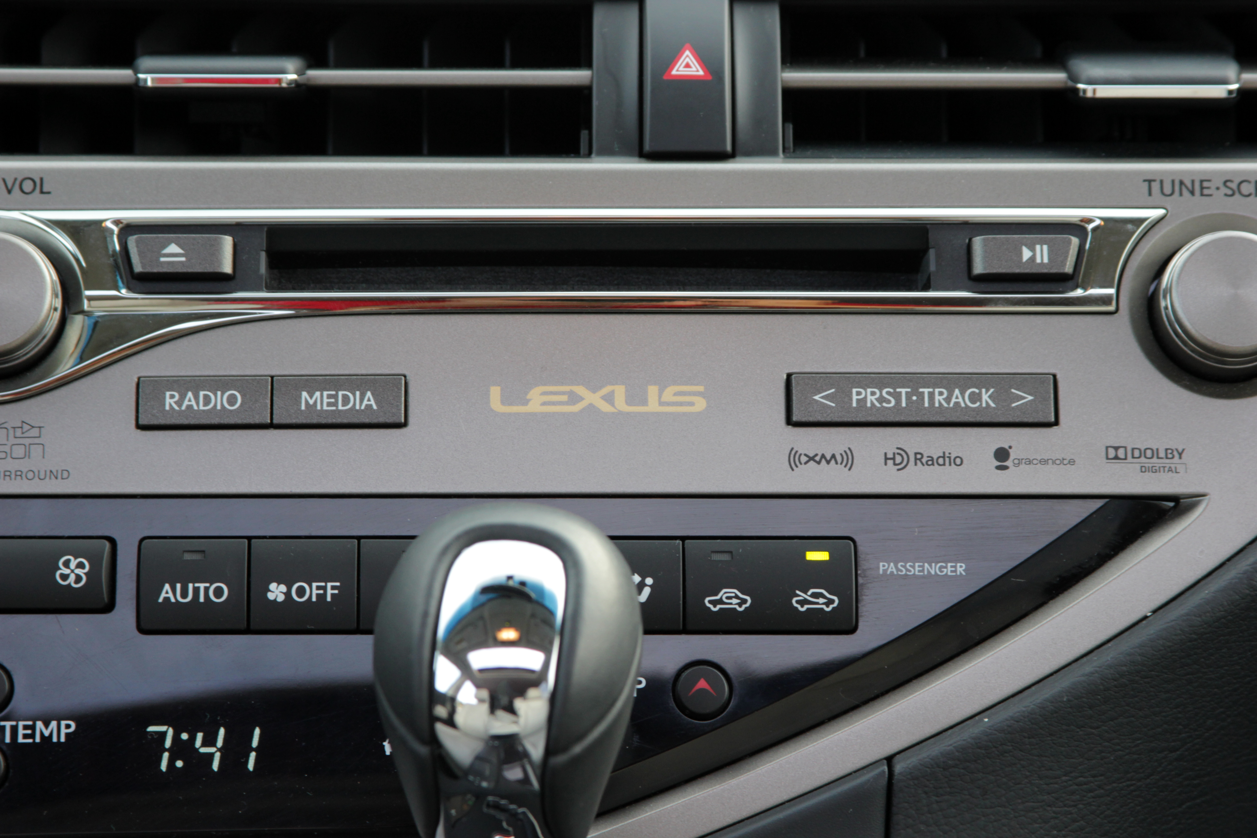 Lexus RX 450h interior specifications