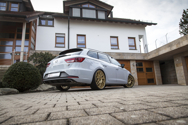 SEAT Leon ST Cupra interior big SEAT Leon ST Cupra modern big