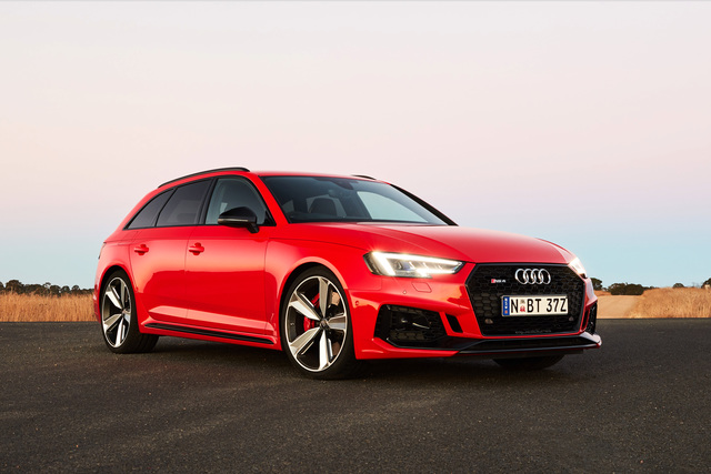 Audi RS 4 Avant modern big