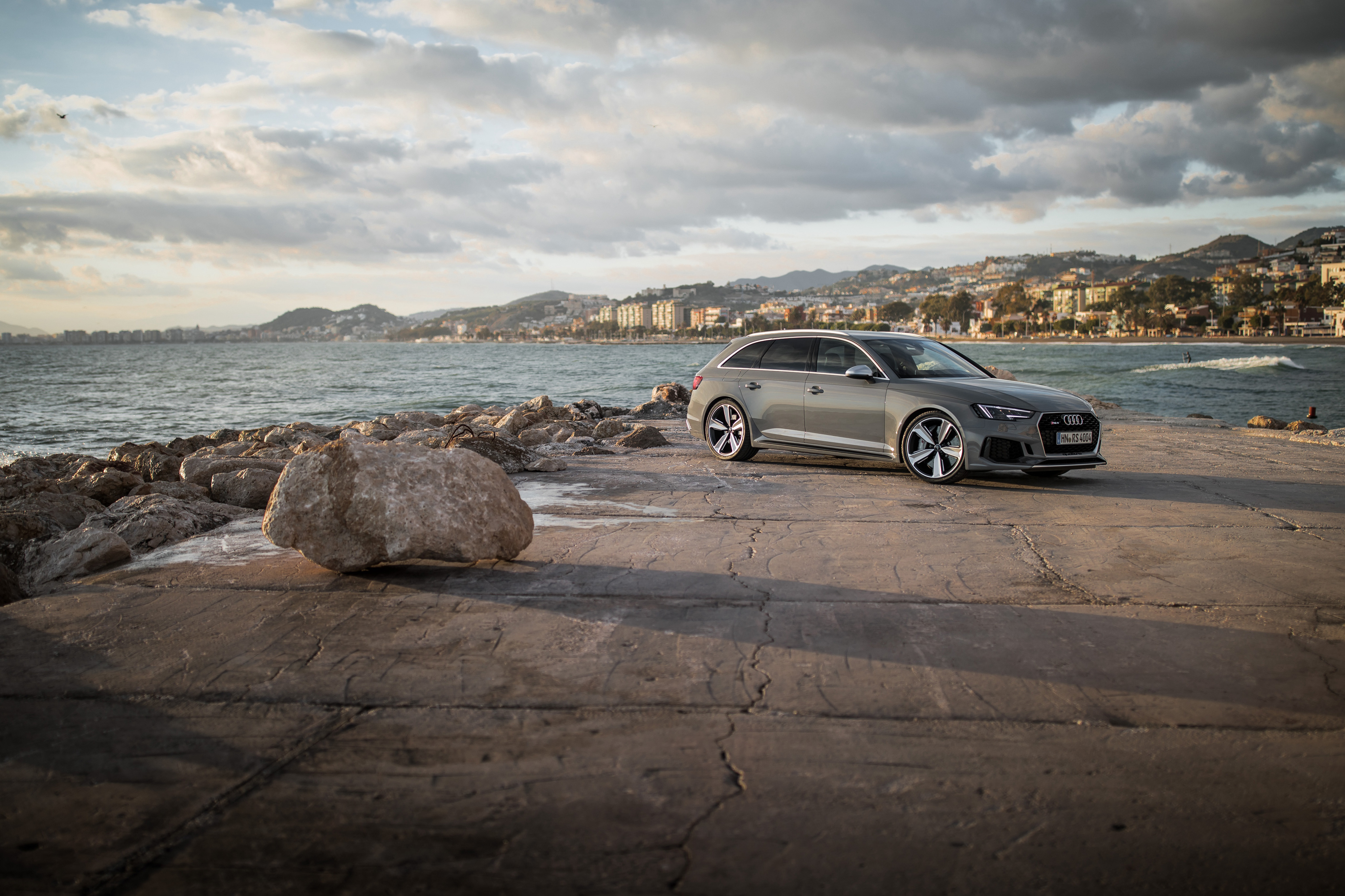 Audi RS 4 Avant reviews big