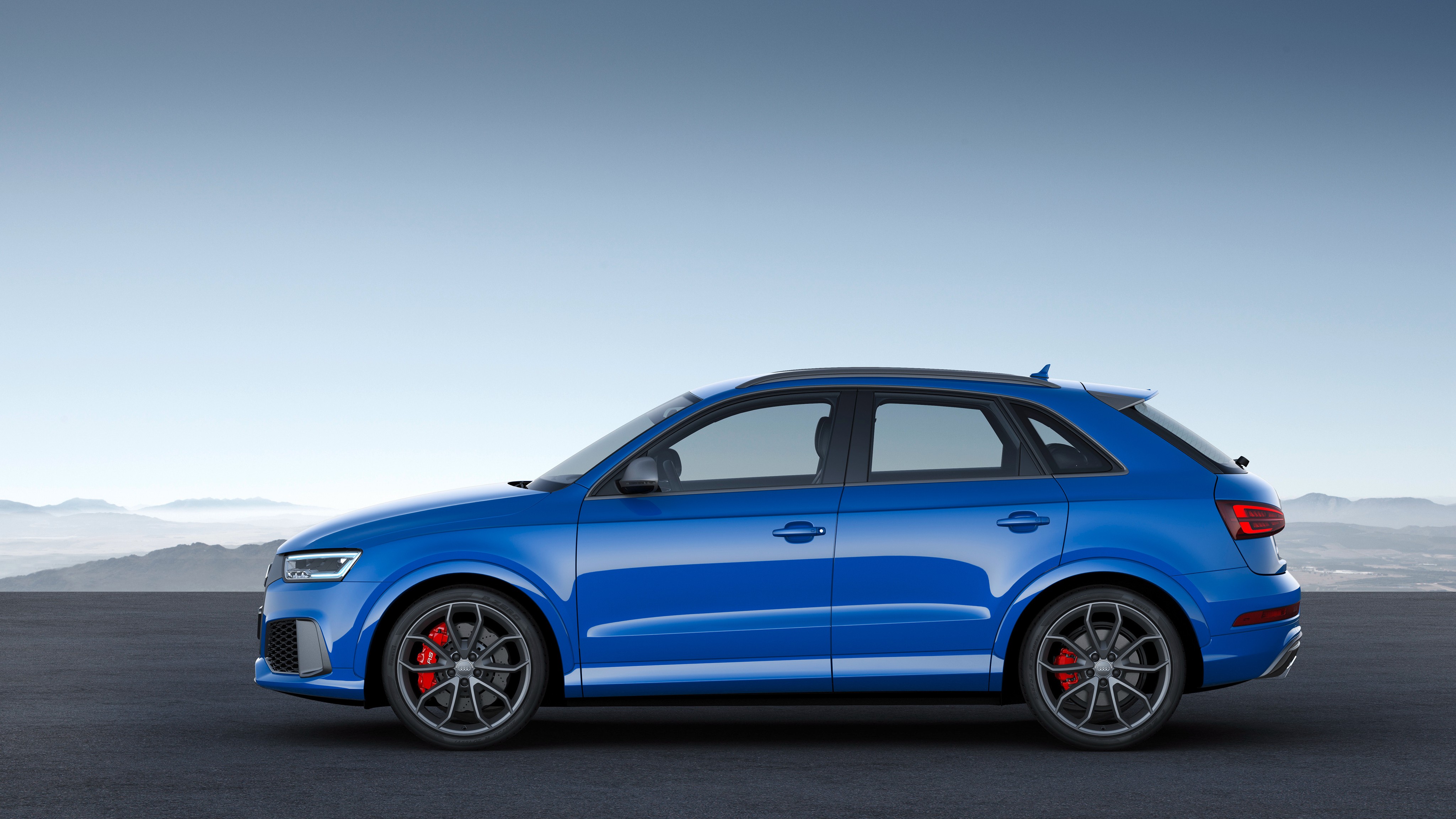 Audi RS Q3 reviews model
