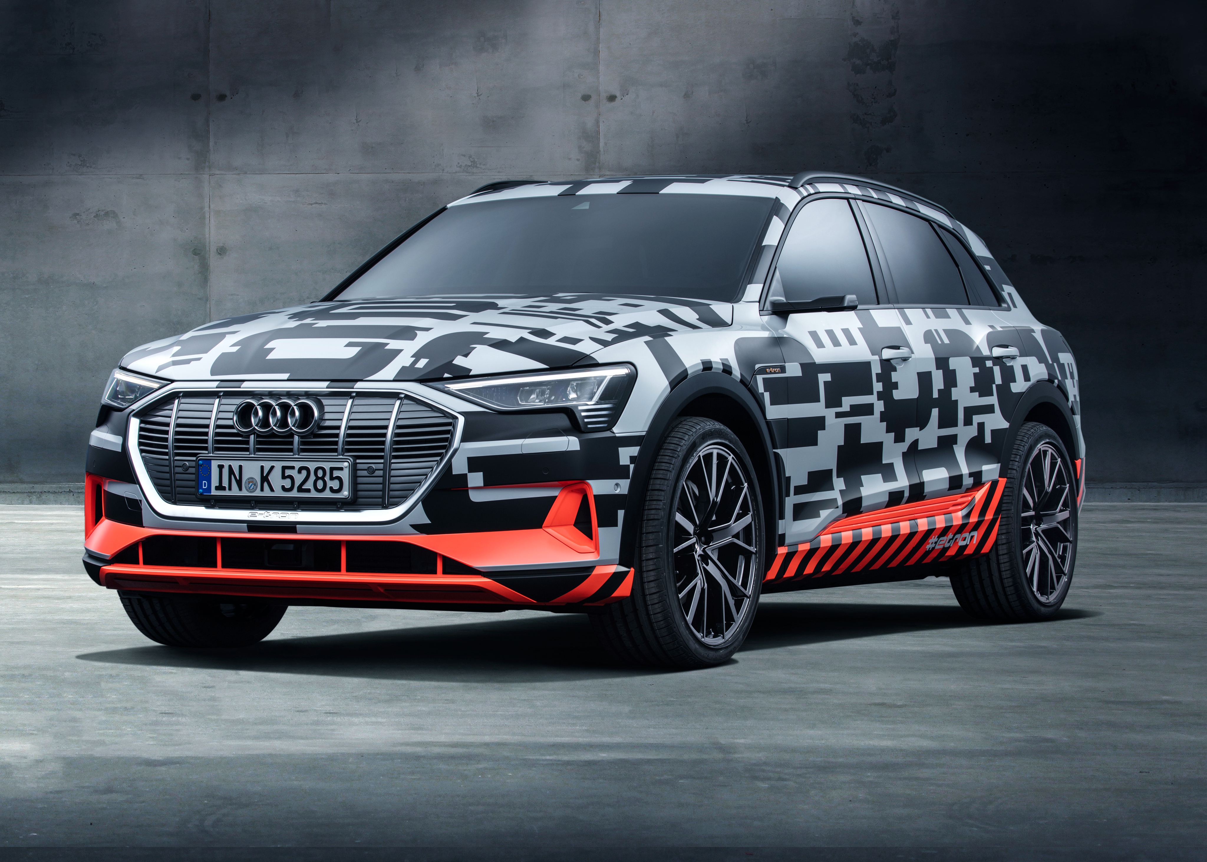 Audi e-tron reviews model