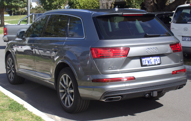 Audi Q7 suv photo Audi Q7 interior photo