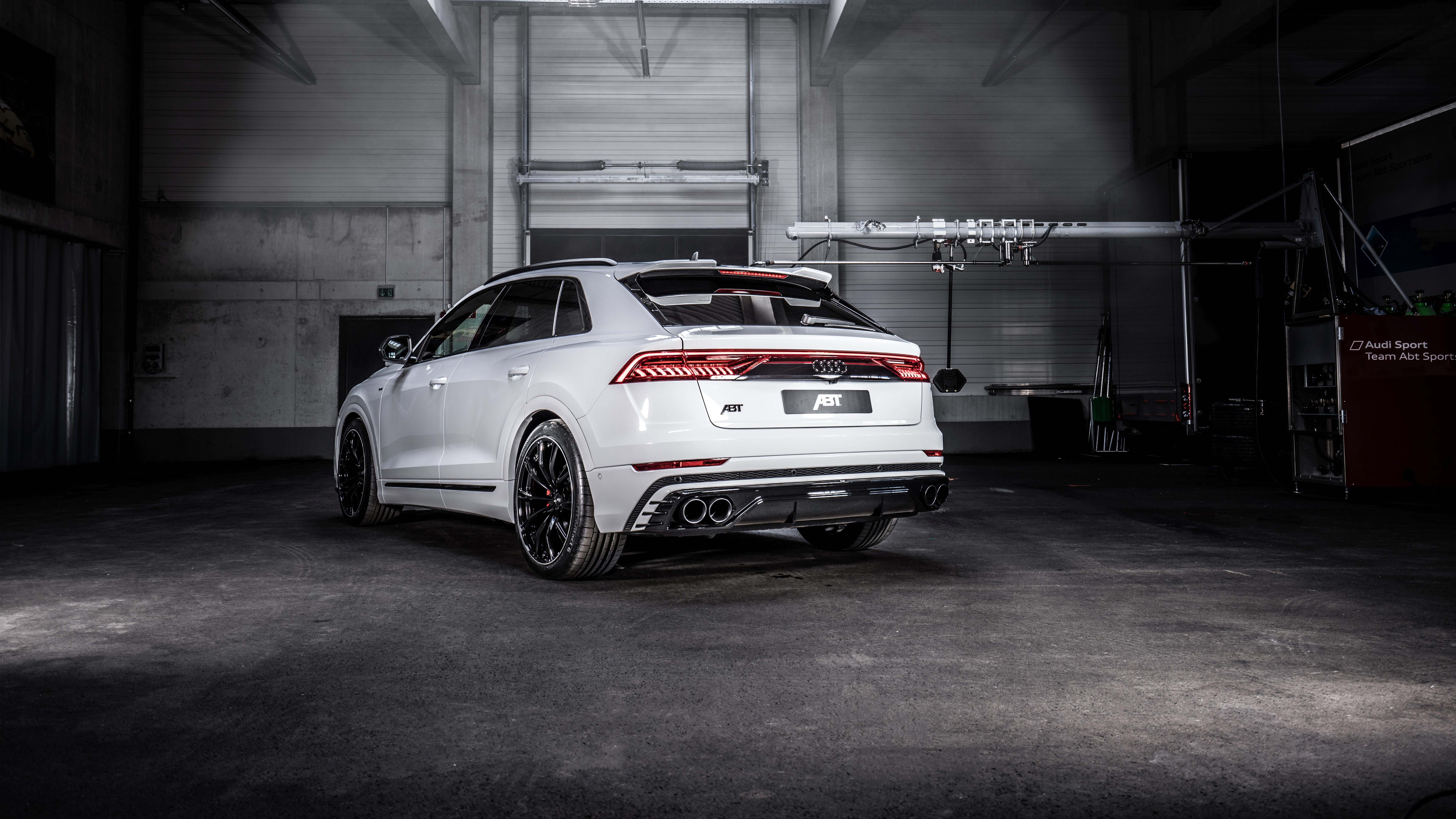 Audi RS Q8 reviews model