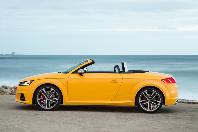 Audi TT Coupe modern photo