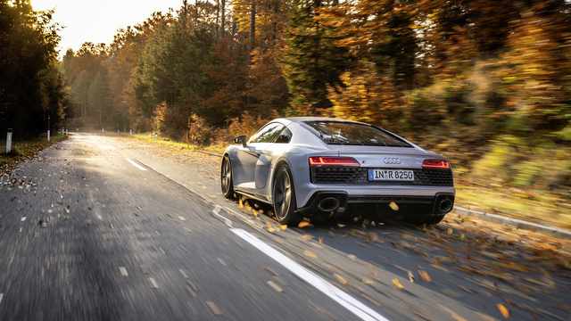 Audi R8 Coupe interior specifications Audi R8 Coupe interior 2019