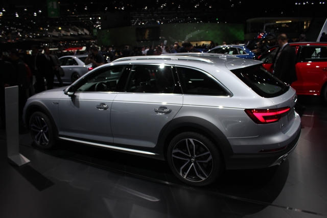 Audi A4 allroad quattro modern 2019 Audi A4 allroad quattro exterior photo