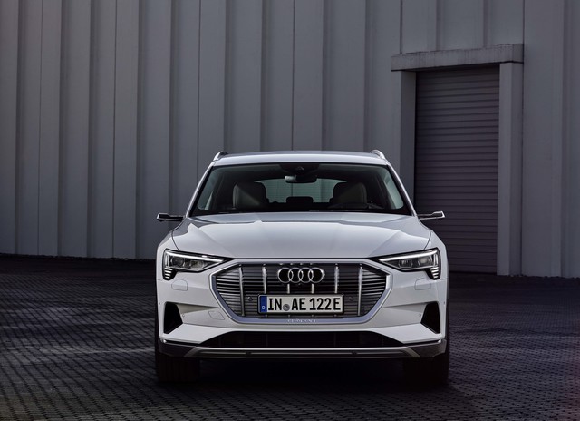 Audi Q7 e-tron quattro 4k photo