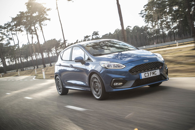 Ford Fiesta ST 3-door Photos and Specs. Photo: Ford Fiesta ST 3-door ...