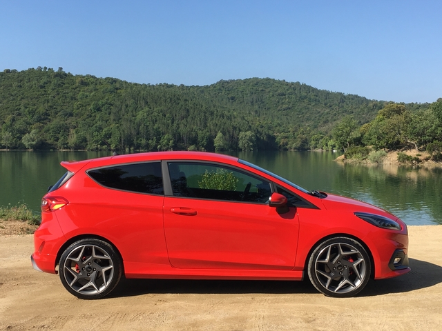 Ford Fiesta St 3 Door Photos And Specs Photo Ford Fiesta St 3 Door Hd 2018 And 35 Perfect