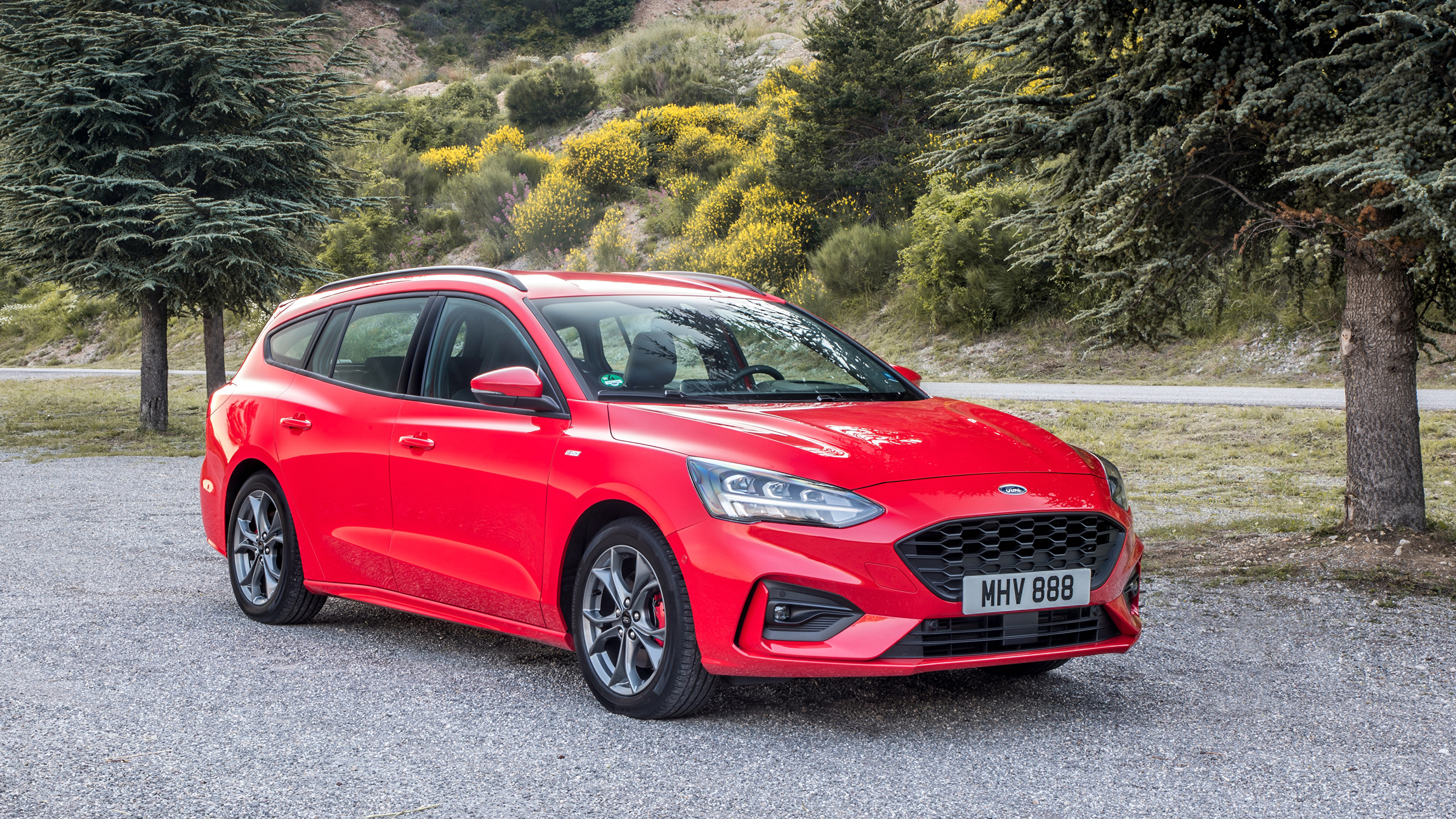 Ford Focus ST hatchback specifications