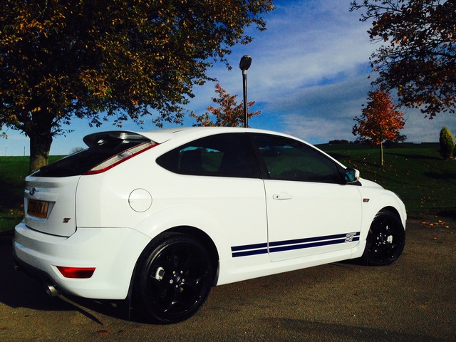 Ford Focus Wagon 4k photo