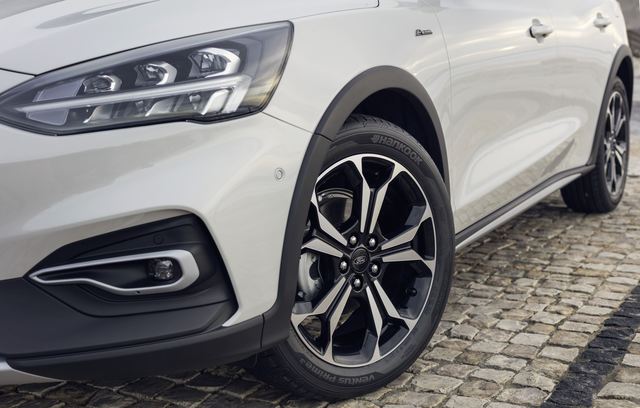 Ford Focus Wagon Active 4k big