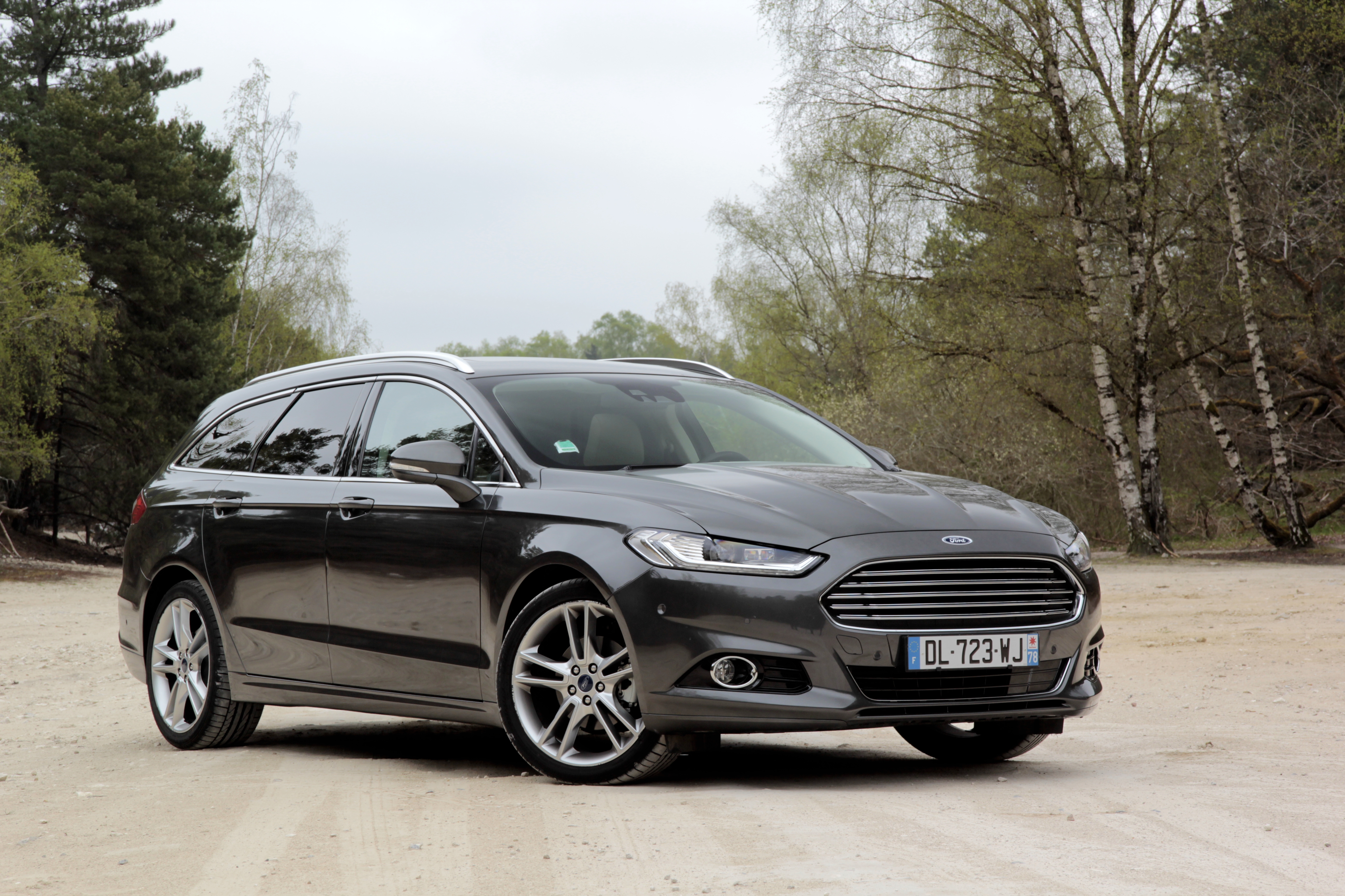 Ford Mondeo Hybrid 4k specifications