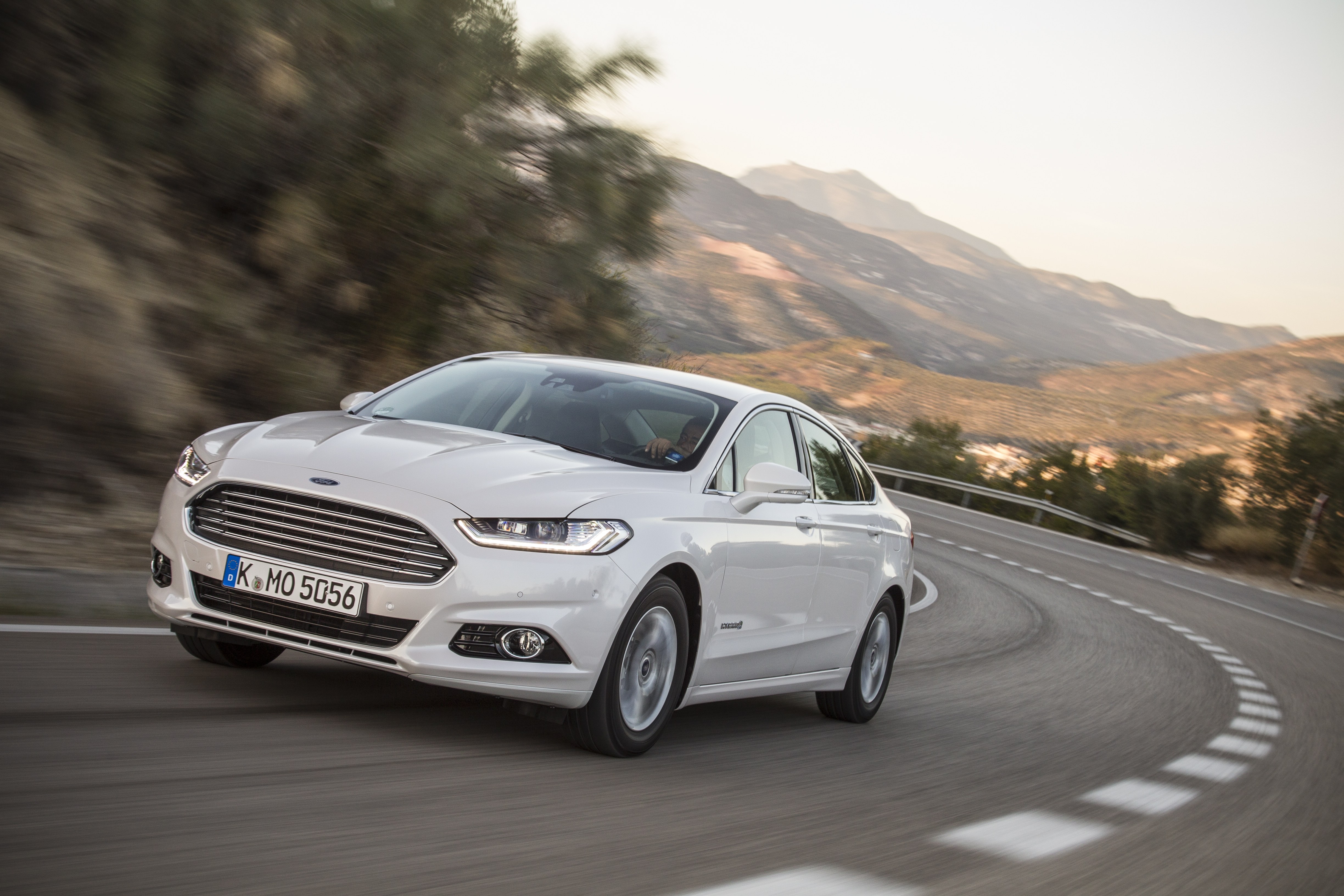 Ford Mondeo Hybrid best restyling