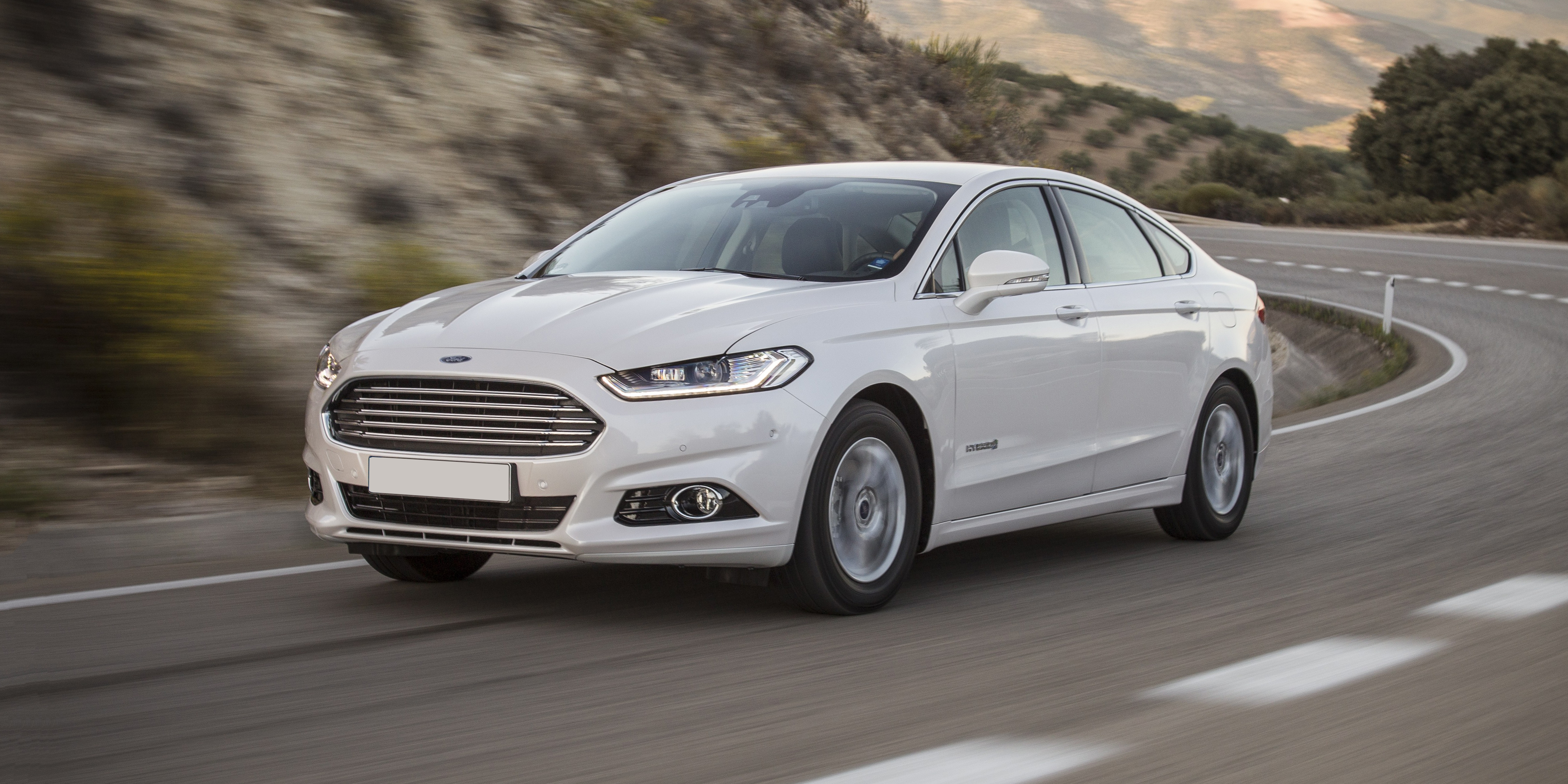 Ford Mondeo Hybrid interior 2019