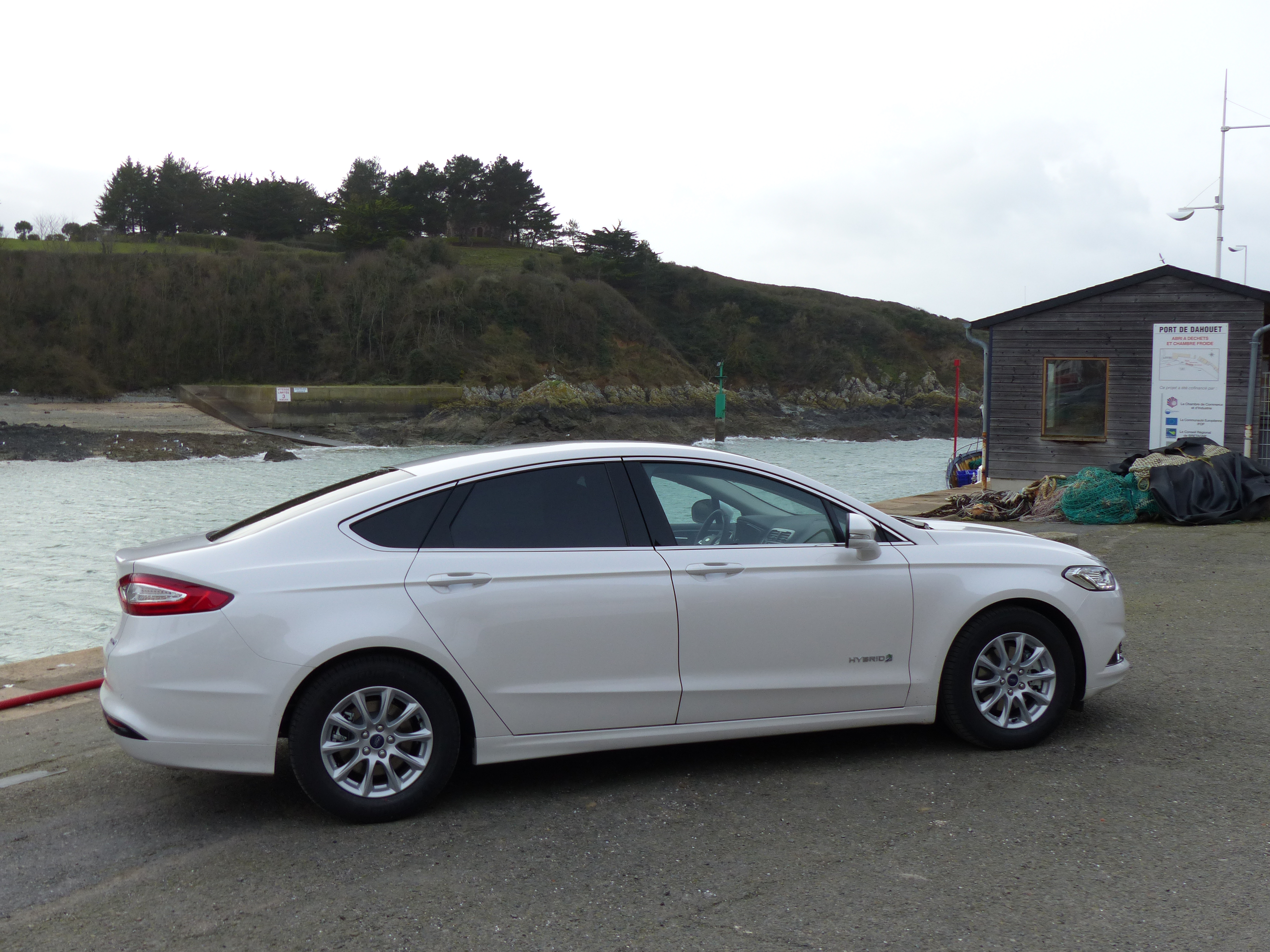 Ford Mondeo Hybrid reviews restyling