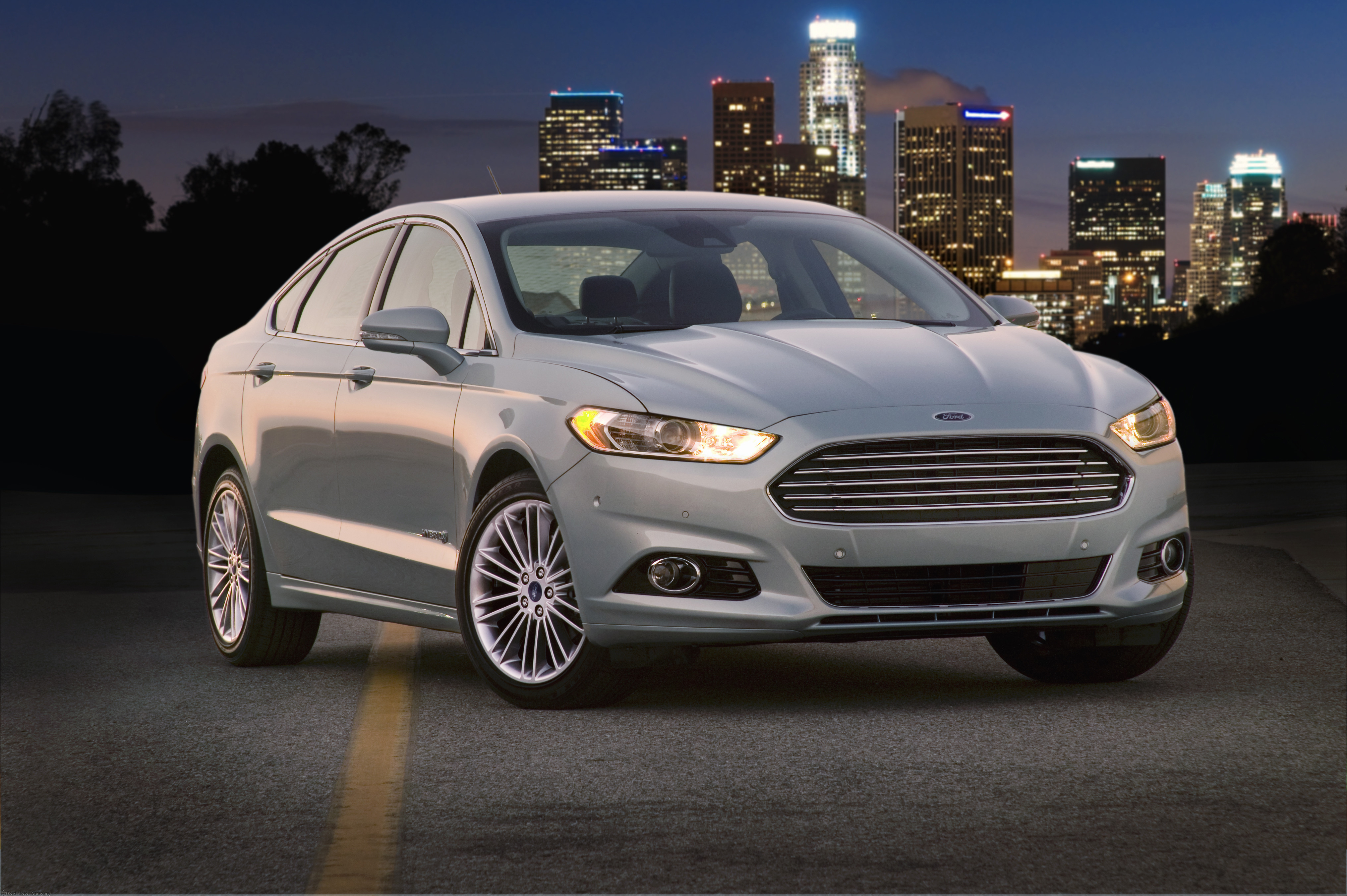 Ford Mondeo Hybrid hd specifications