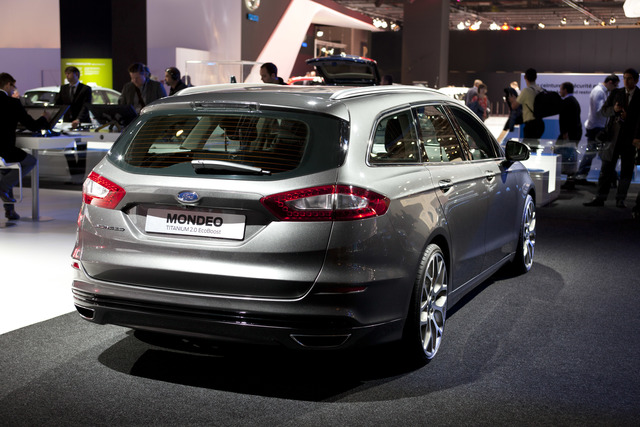 Ford Mondeo Wagon modern big Ford Mondeo Wagon interior specifications
