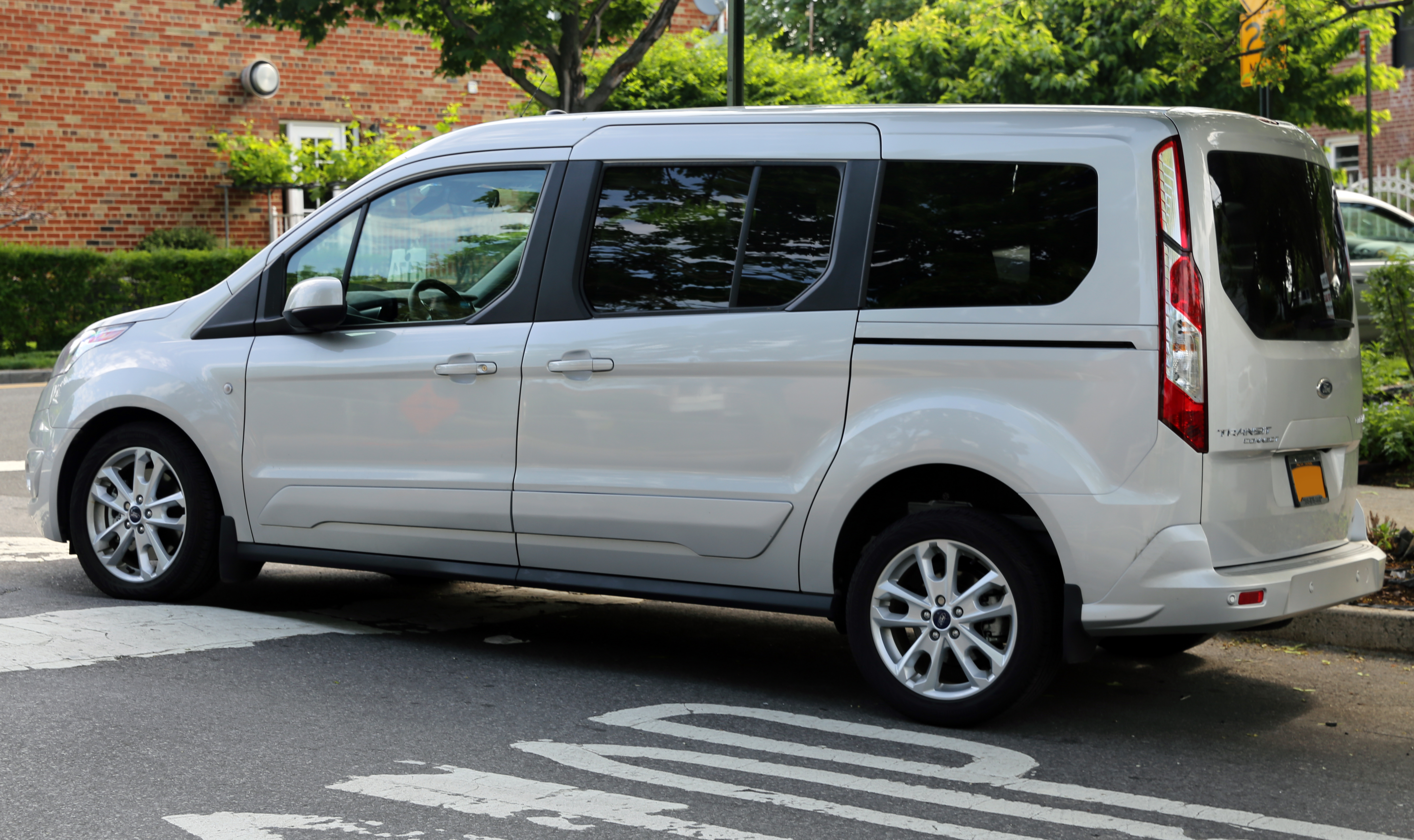 Ford Tourneo Connect best specifications