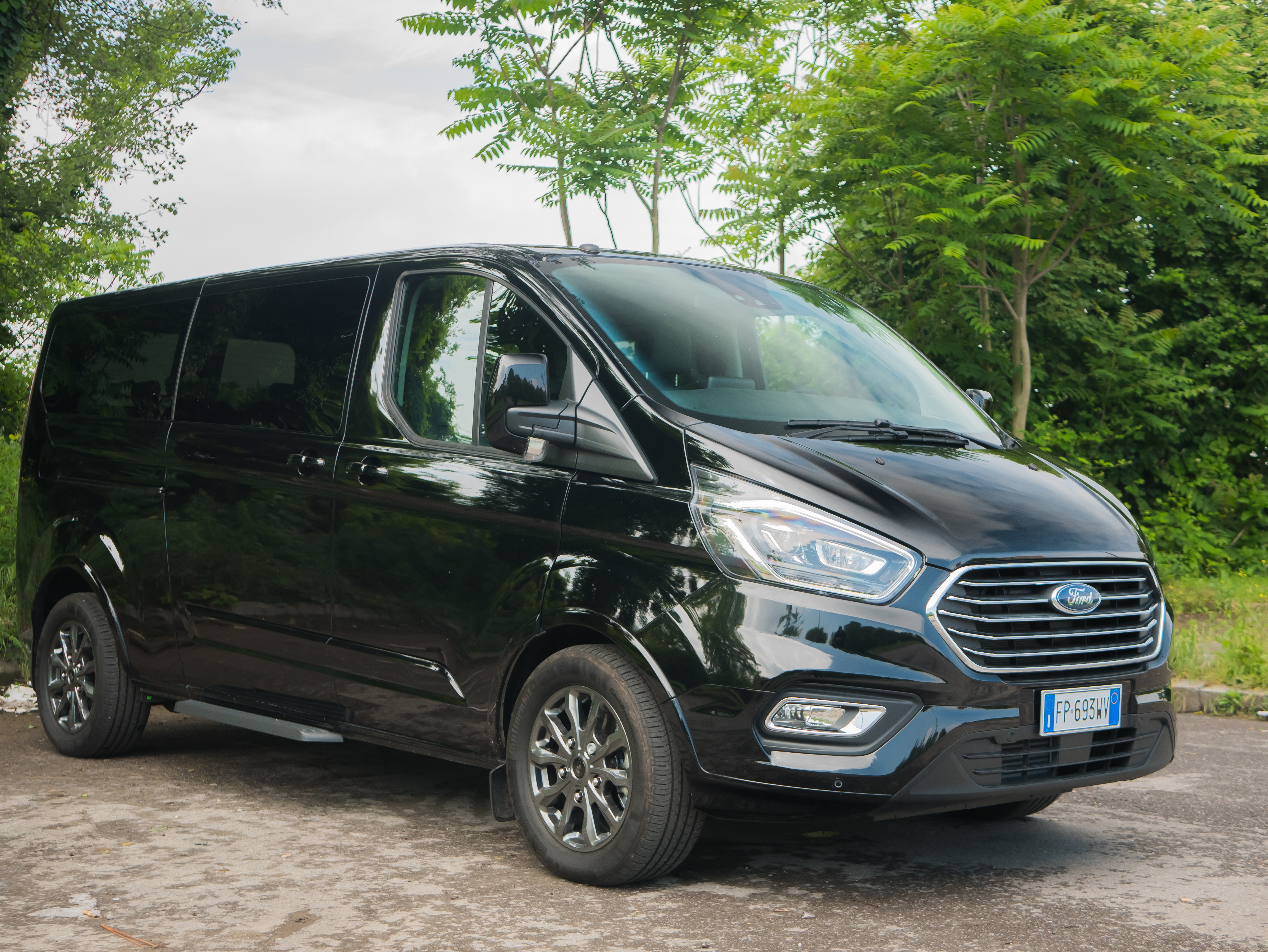 Ford Tourneo Custom modern big