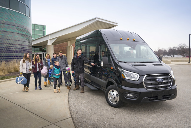 Ford Transit Kombi auto show