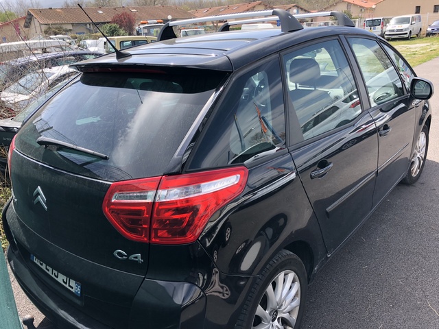 Ford Tourneo Courier accessories specifications