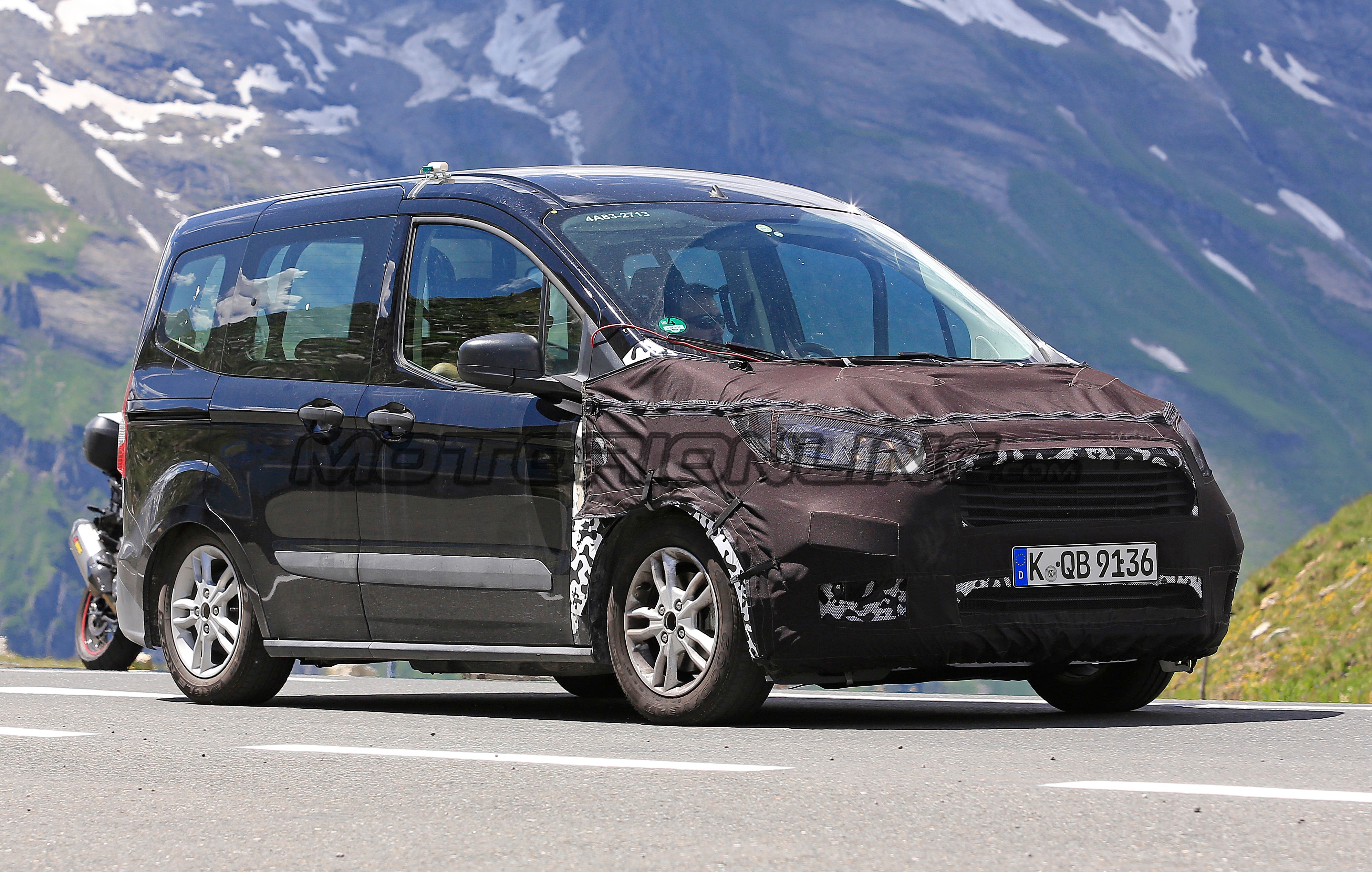 Ford Tourneo Courier exterior photo