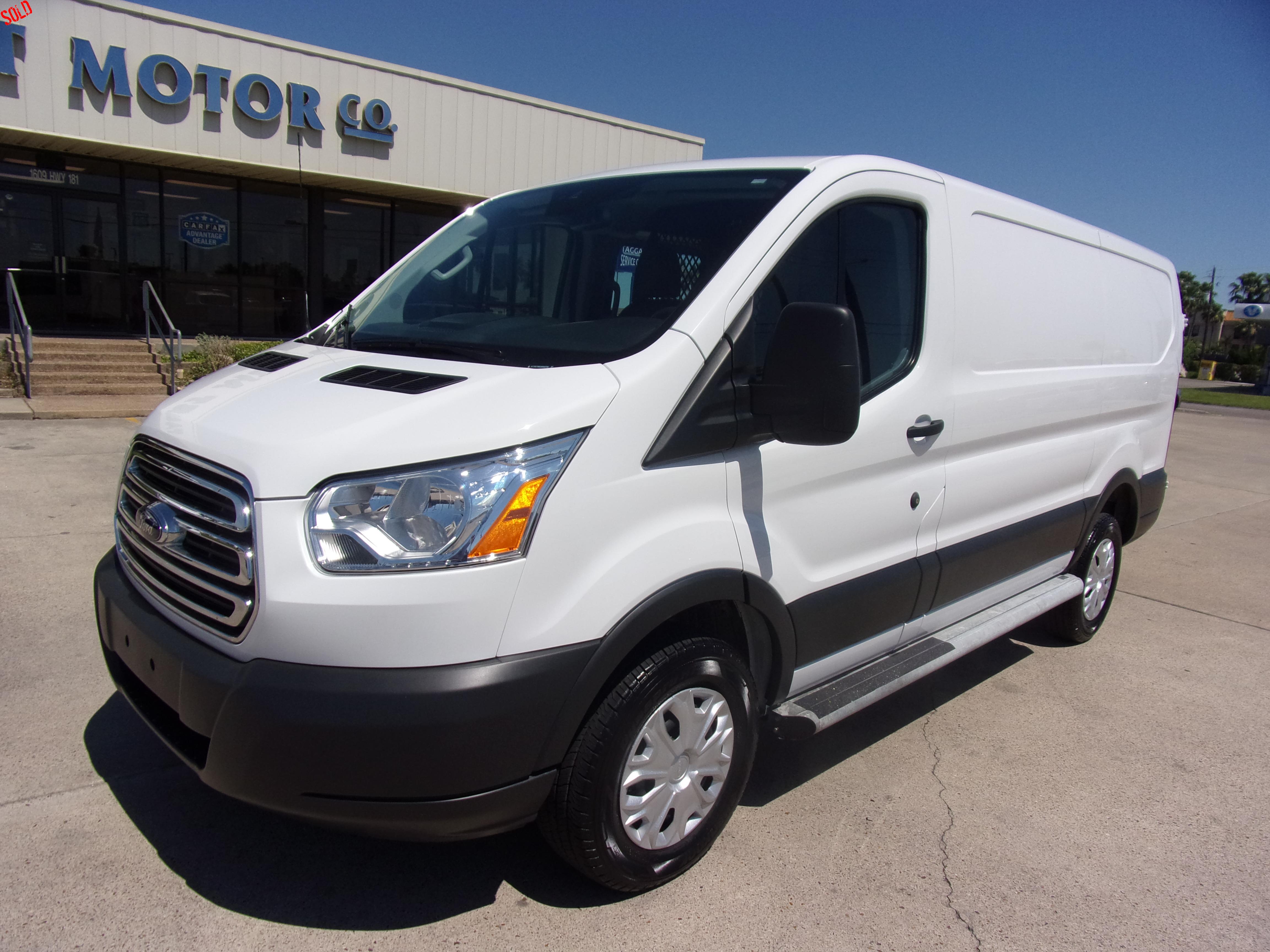 Ford Transit Courier 4k photo