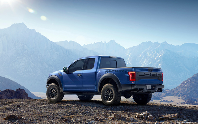 Ford F-150 Raptor Photos, and Specs. 3.5 EcoBoost (450 HP) 10-speed ...