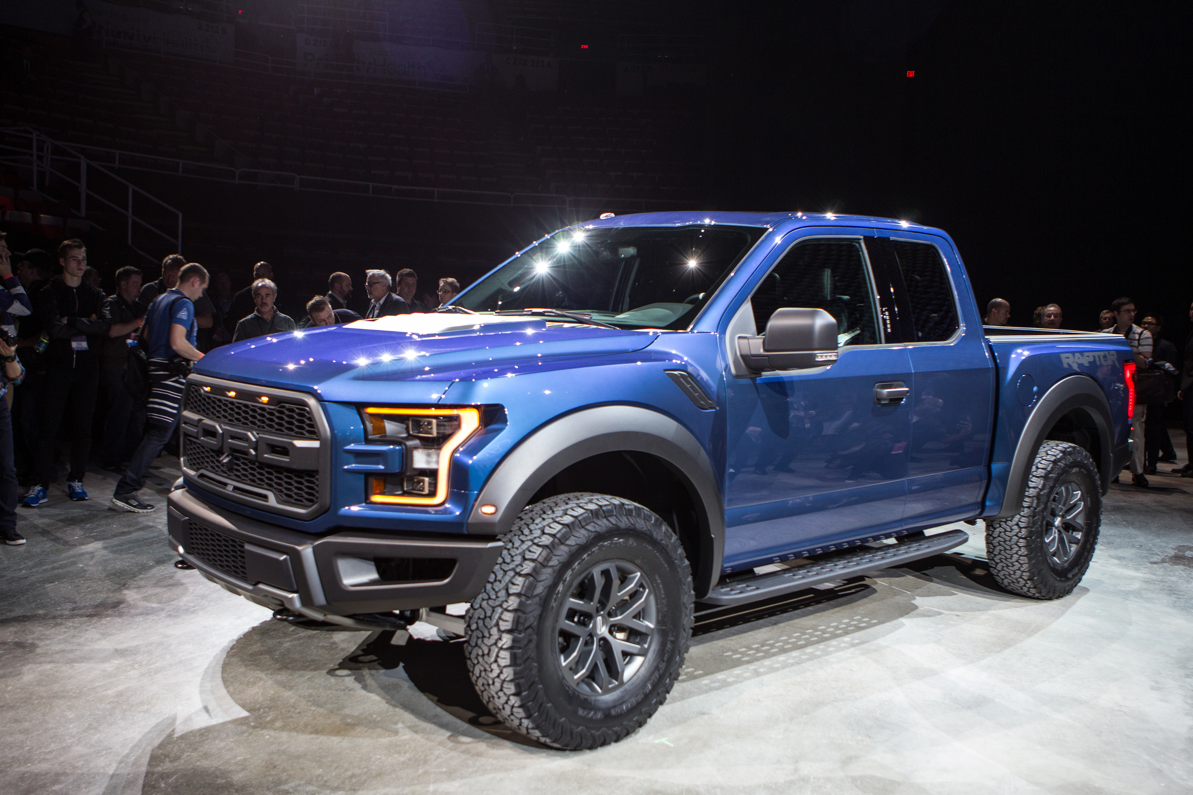 Ford F-150 Raptor pickup photo