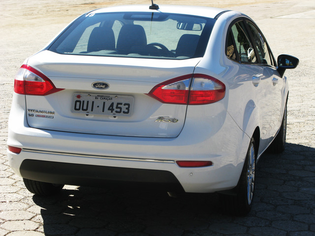 Ford Fiesta Sedan modern 2016