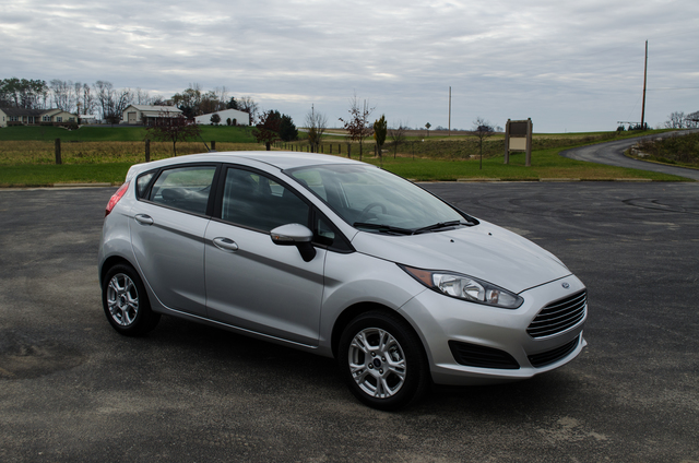 Ford Fiesta Sedan modern 2016
